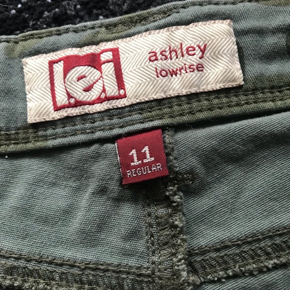 Camo lei Shortie Shorts - Picture 2 of 3